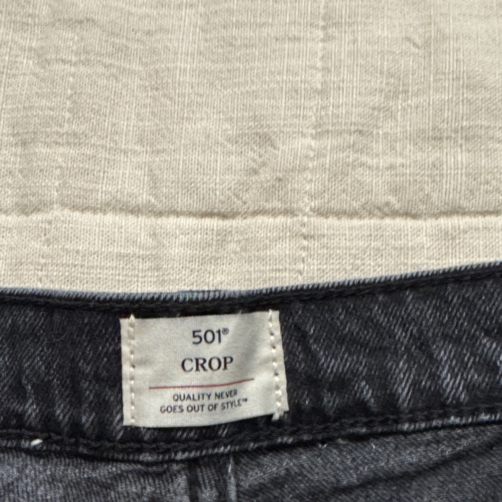 Levi's Black Straight Leg Women's Jeans - Picture 2 of 4